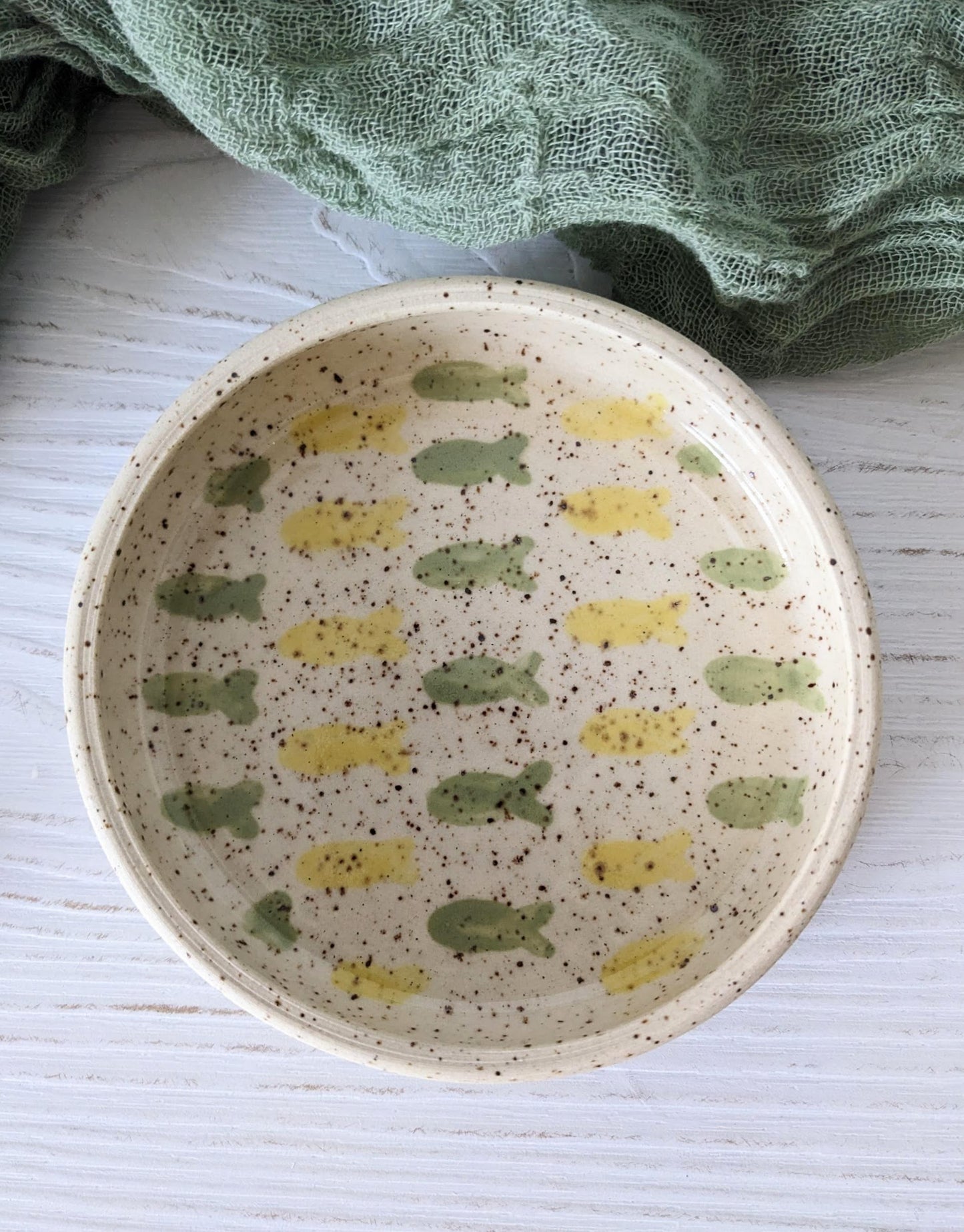 Short Ceramic Cat Bowl with Two Fish Colors