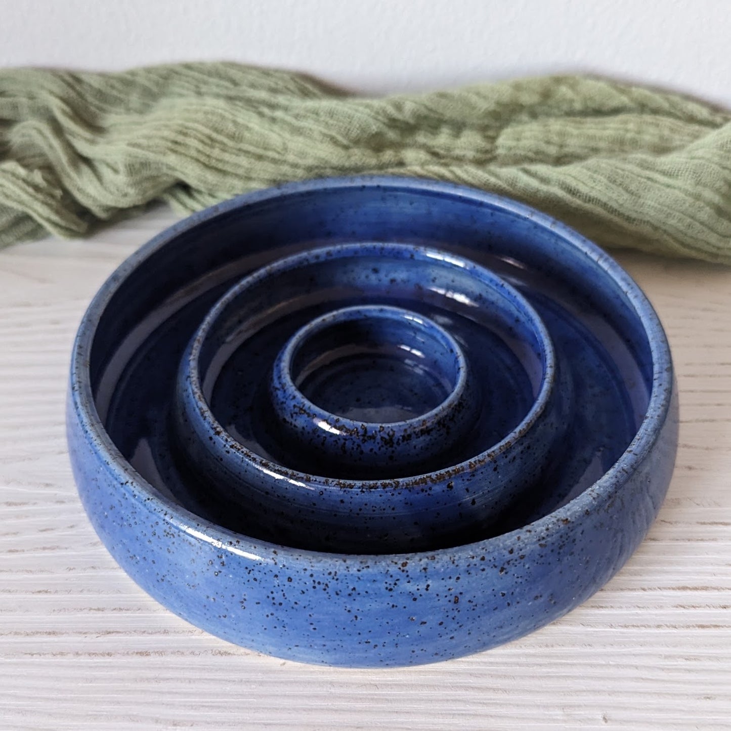 Full Glazed Rounded Slow Feeder Bowl