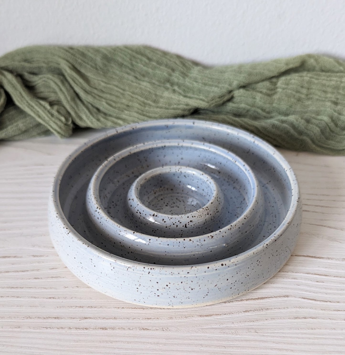 Full Glazed Rounded Slow Feeder Bowl